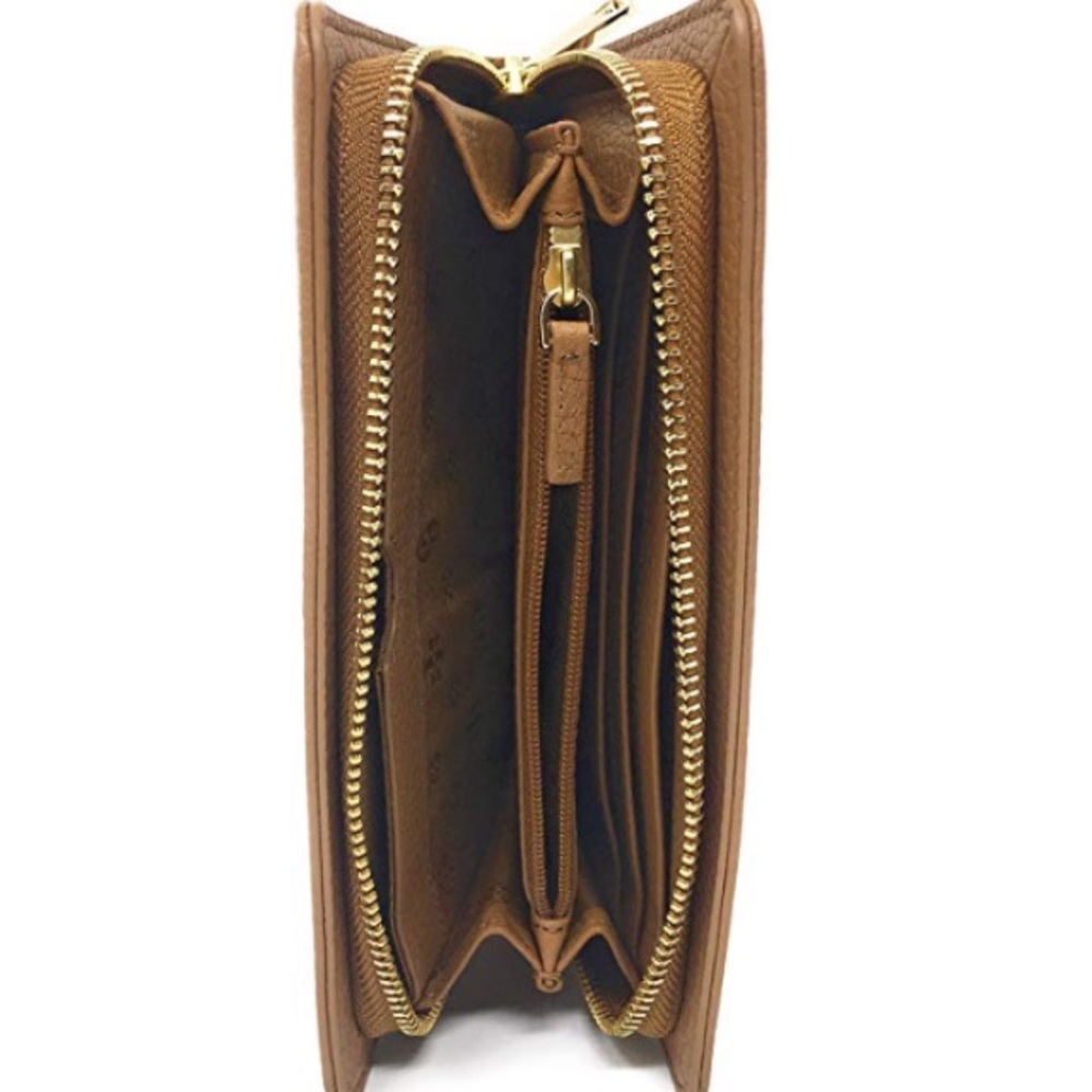 Classy Tory Burch Women's Bombe Wristlet - Picture 4 of 8